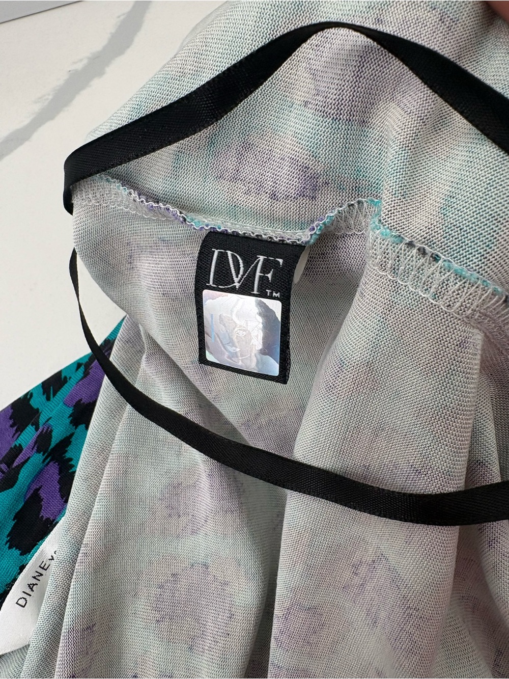 Diane Von Furstenberg Vintage Silk Teal & Purple Leopard Wrap Blouse Size 6 EUC - Picture 7 of 7